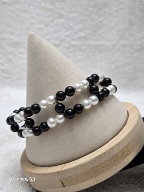 Vintage Black & White Glass Pearl Beaded Bracelet